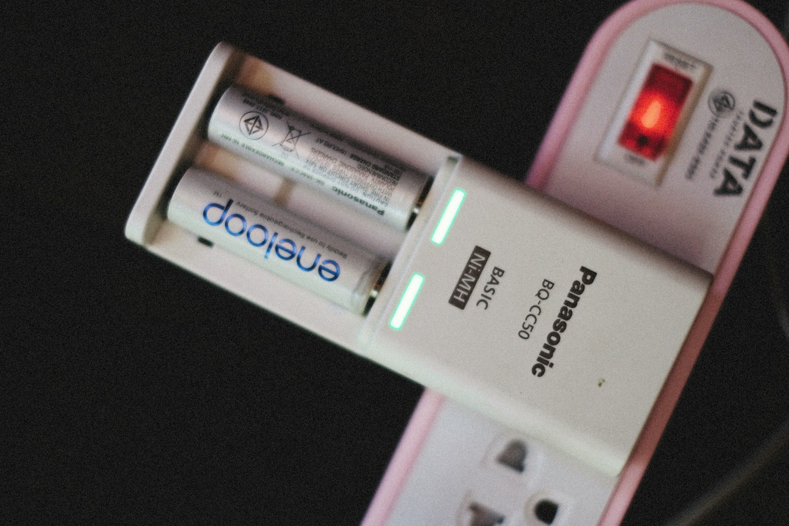 Piles rechargeables dans leur chargeur